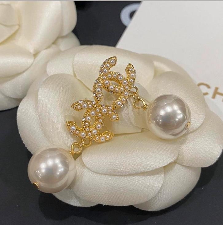 Elegante Oorbellen met Parel, Sieraden, Tassen en Uiterlijk, Oorbellen, Zo goed als nieuw, Hangers, Goud, Met edelsteen, Ophalen of Verzenden