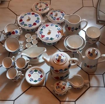 Partij Boerenbont, servies beschikbaar voor biedingen