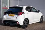 Toyota Yaris 1.5 Hybrid 130 GR Sport - Pano dak | Ad. Cruise, Auto's, 12 maanden, 450 kg, Gebruikt, Wit