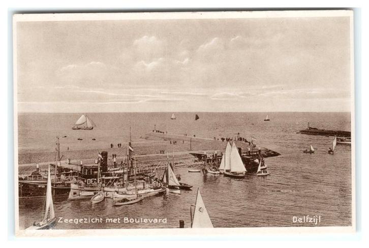 Delfzijl, Zeegezicht met Boulevard, Verzamelen, Ansichtkaarten | Nederland, Ongelopen, Groningen, 1940 tot 1960, Ophalen of Verzenden