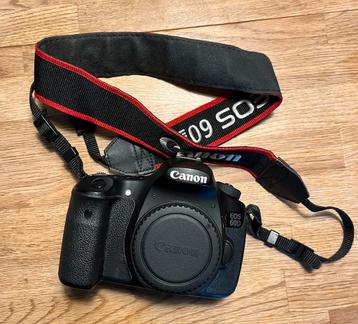 Canon 60D met diverse accesoires beschikbaar voor biedingen