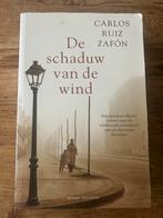 Carlos Ruiz Zafón - De schaduw van de wind 2004, Ophalen of Verzenden, Zo goed als nieuw, Nederland, Carlos Ruiz Zafón