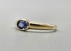Gouden Vintage ring met edelsteen tanzaniet. 2025/366., Ophalen of Verzenden, Goud, Ring, Met edelsteen