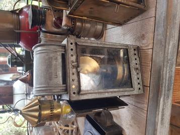 Antieke mijnwerkerslamp en of spoorlamp beschikbaar voor biedingen