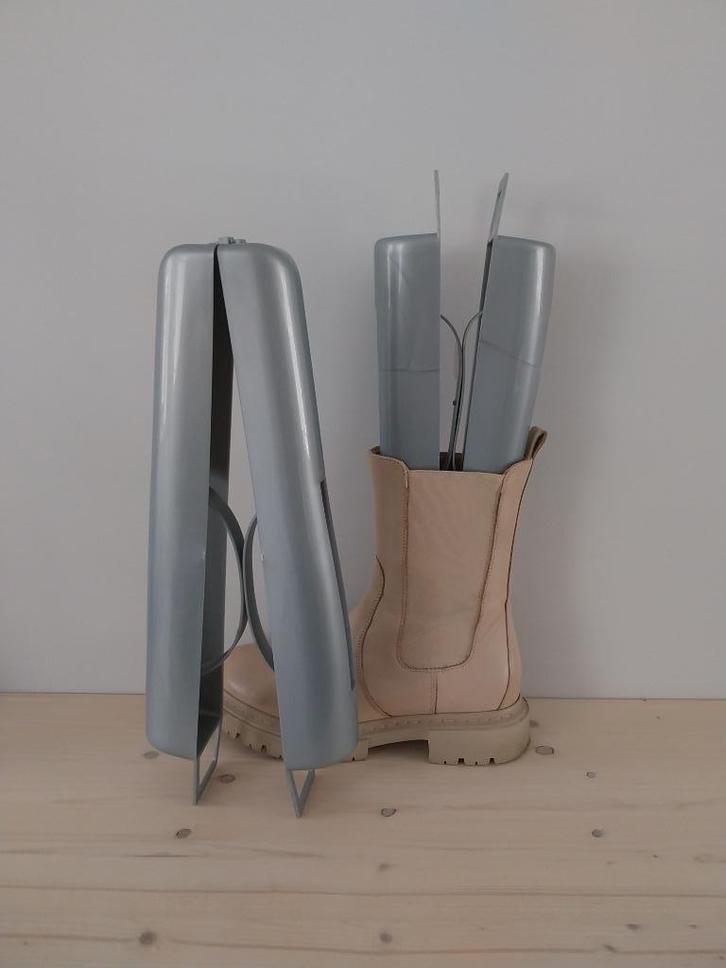 Laars spanner / schoenspanner, Kleding | Dames, Schoenen, Zo goed als nieuw, Hoge laarzen, Grijs, Ophalen of Verzenden