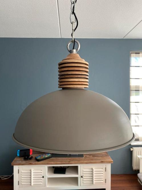 Industriële, grijze hanglamp, Huis en Inrichting, Lampen | Hanglampen, Zo goed als nieuw, 75 cm of meer, Hout, Metaal, Ophalen