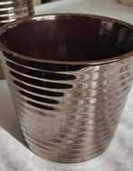 GEZOCHT bronze bloempotten ., Huis en Inrichting, Woonaccessoires | Vazen, Overige kleuren, Aardewerk of Porselein, Ophalen of Verzenden