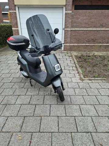 iva s5 snorscooter 2 accu`s 7600km windscherm topkoffer beschikbaar voor biedingen