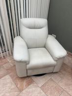 Heerlijke relaxstoel leder gebroken wit, Huis en Inrichting, Fauteuils, Ophalen, Zo goed als nieuw