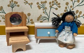Houten kaptafel dressoir poppetje in 1 koop beschikbaar voor biedingen
