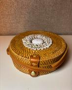Ronde rietgevlochten Boho/Ibiza-stijl tas met schelpdn, Ophalen of Verzenden, Zo goed als nieuw