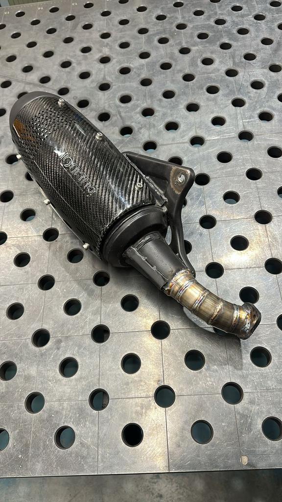 Leovince touring carbon, Fietsen en Brommers, Brommers | Tuning en Styling, Zo goed als nieuw, Ophalen of Verzenden