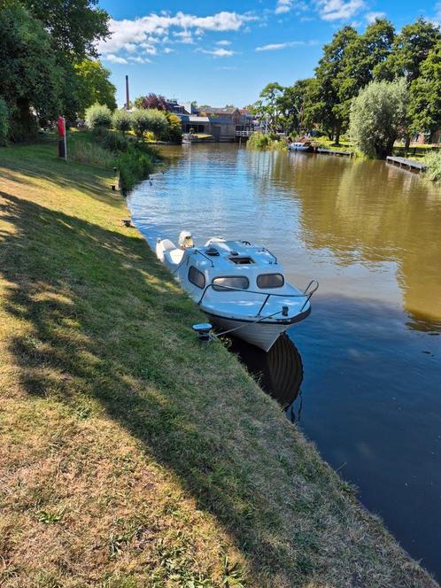 Leuke kajuit of visboot voor een dagje te varen., Watersport en Boten, Vis- en Consoleboten, Gebruikt, Tot 10 pk, 3 tot 6 meter