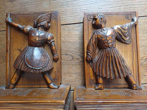 Antieke boekensteunen Hongarije Hungary houtsnijwerk, Antiek en Kunst, Kunst | Beelden en Houtsnijwerken, Ophalen