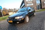 Volvo V40 2.0 I 16V 2004 Zwart, Auto's, Voorwielaandrijving, 65 €/maand, 1948 cc, 4 cilinders