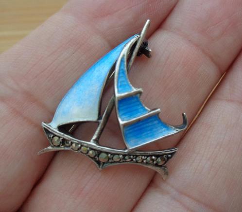 zilveren antieke broche schip met blauw emaille [229], Sieraden, Tassen en Uiterlijk, Broches, Zo goed als nieuw, Zilver, Zilver