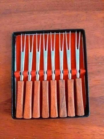 Set vintage vorkjes met teak hout steel beschikbaar voor biedingen