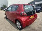 Toyota Aygo 1.0-12V Aspiration Red 5D | Airco | Leder | 2010, Auto's, Voorwielaandrijving, Euro 5, Zwart, 4 stoelen