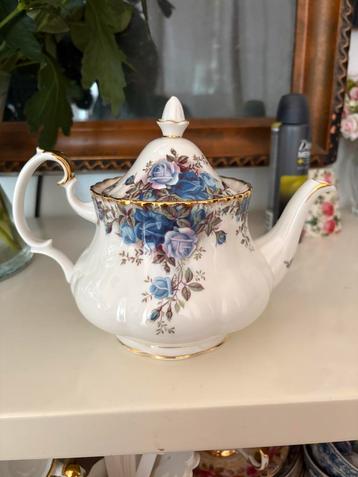 Vintage Royal albert moonlight rose theepot beschikbaar voor biedingen