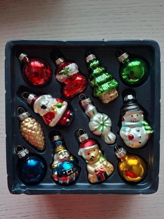 Doosje met twaalf vintage kleine kerstballen/zie foto's, Diversen, Kerst, Zo goed als nieuw, Ophalen of Verzenden