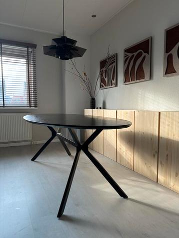 Zwarte ovalen eettafel 6 personen