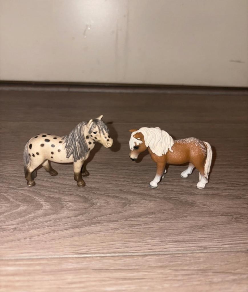 2x Schleich Falabella paard – merrie & ruin – nette staat, Ophalen of Verzenden, Zo goed als nieuw, Paard, Beeldje of Figuurtje