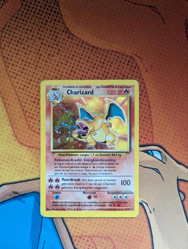 Charizard Holo #4 Pokemon Base Set, Hobby en Vrije tijd, Verzamelkaartspellen | Pokémon, Zo goed als nieuw, Losse kaart, Foil