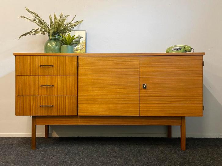 Vintage sideboard jaren 60/70 retro dressoir teak meubel, Huis en Inrichting, Kasten | Dressoirs, Gebruikt, 150 tot 200 cm, 25 tot 50 cm