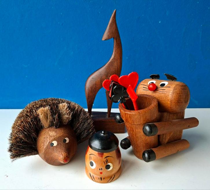 Allerlei retro houten beeldjes, bakjes, borstel, Verzamelen, Retro, Huis en Inrichting, Ophalen of Verzenden