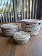 Set afrikaanse opbergmanden wit multicolor handgemaakt, Ophalen of Verzenden, Nieuw, Rond, Overige materialen