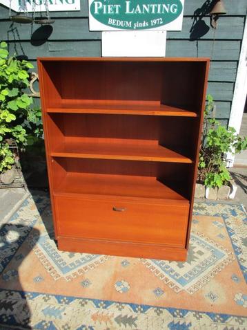 retro kast - boekenkast - vintage beschikbaar voor biedingen