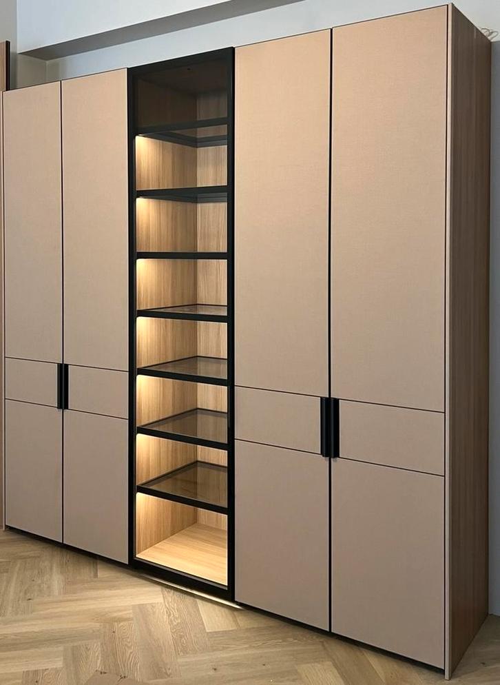 Poliform Senzafine (z.g.a.n. september 2024), Huis en Inrichting, Kasten | Kledingkasten, 200 cm of meer, 50 tot 75 cm, Glas, Ophalen