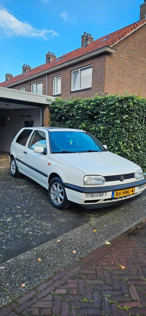 Volkswagen Golf, Auto's, Volkswagen, Particulier, Golf, Benzine, Hatchback, Automaat, Geïmporteerd, Wit, Zwart, Voorwielaandrijving