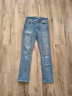 Prachtige blauwe spijkerbroek van Levi's, Levi 702 slim, S., Blauw, Onbekend, Ophalen of Verzenden, Zo goed als nieuw