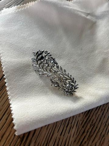 Zilveren broche met roosdiamanten beschikbaar voor biedingen
