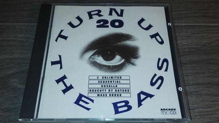 Turn Up The Bass 20, Cd's en Dvd's, Cd's | Dance en House, Zo goed als nieuw, Disco, Ophalen of Verzenden