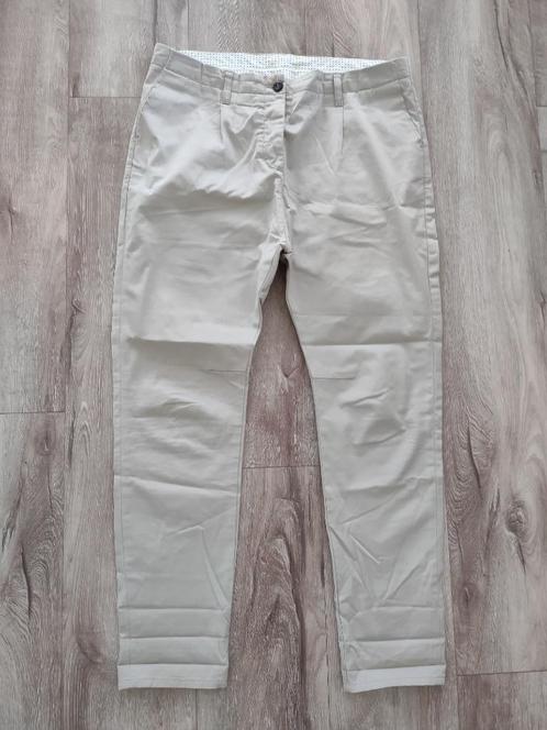 Prachtige beige, zandkleurige pantalon November, maat 30-M., Kleding | Dames, Broeken en Pantalons, Zo goed als nieuw, Maat 38/40 (M)