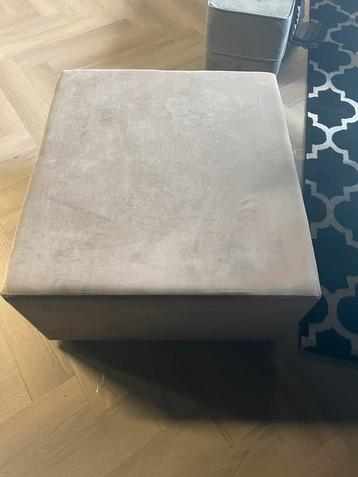 Nieuwe Stoffen Poef / Voetenbank beschikbaar voor biedingen