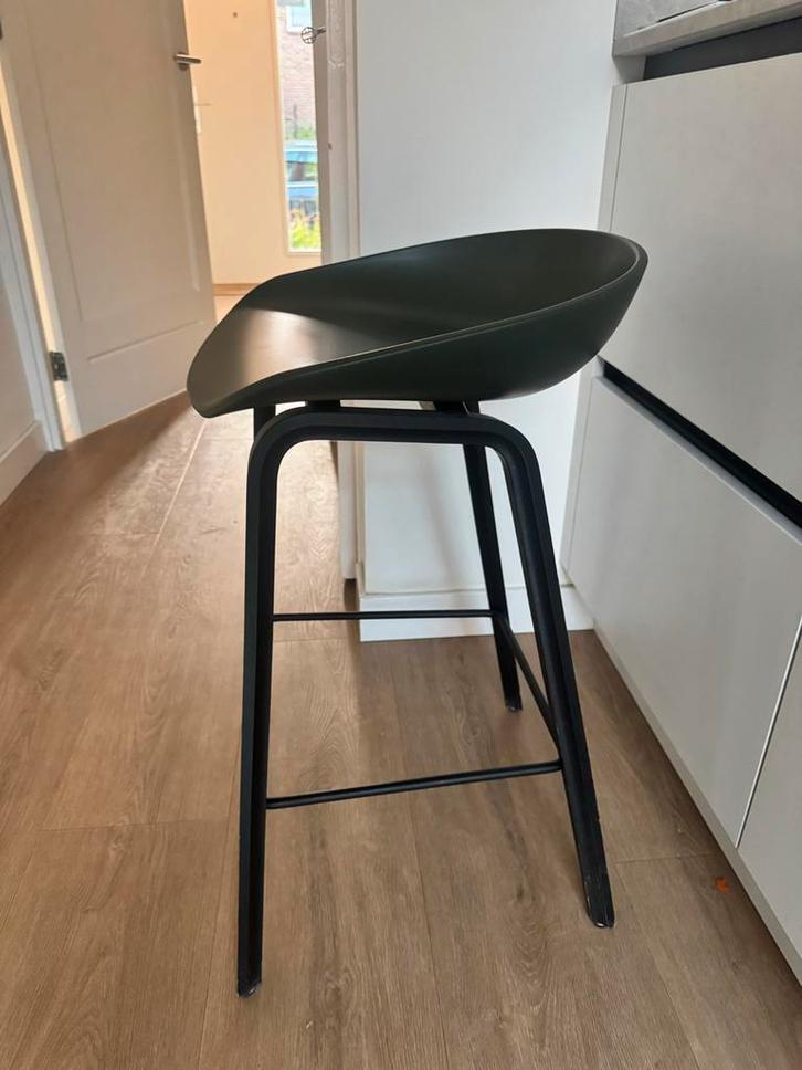 Hay about a stool Barkruk - Zwart/Donkergroen, Huis en Inrichting, Barkrukken, Gebruikt, 60 tot 90 cm, Kunststof, 1 kruk, Met voetsteun