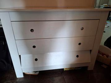 Gratis witte commode met 3 lades (1 lade defect)