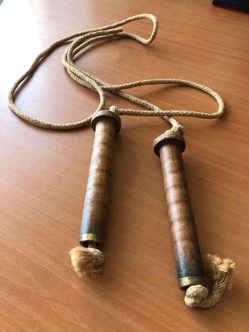 Antiek springtouw met koperbeslag op de houten handvatten, Antiek en Kunst, Antiek | Speelgoed, Ophalen of Verzenden
