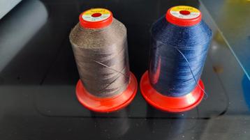 Nieuwe klos serafil bruin en donker blauw. Garen beschikbaar voor biedingen