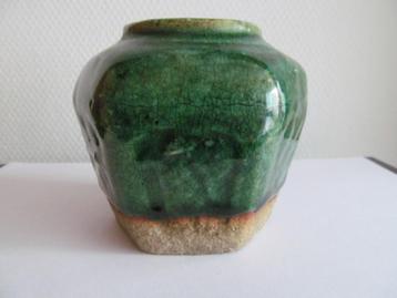 Antieke groene gemberpot. beschikbaar voor biedingen