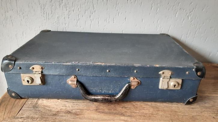 Koopje! Blauwe reiskoffer | Nostalgische koffer, Sieraden, Tassen en Uiterlijk, Koffers, Gebruikt, Overige materialen, Minder dan 50 cm