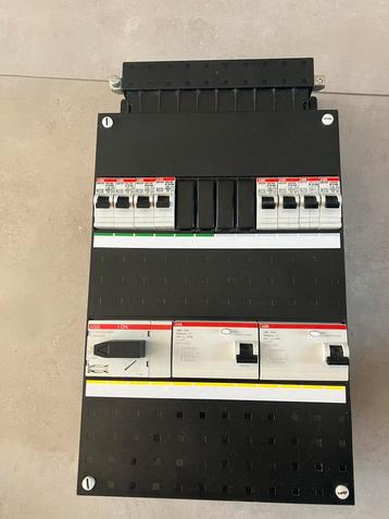 Abb 3 fase meterkast met 8 groepen , complete groepenkast beschikbaar voor biedingen