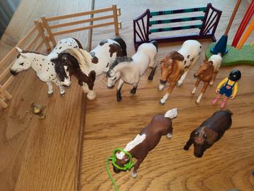 SCHLEICH 7 PAARDEN MET ACCESSOIRES 