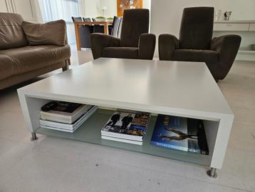 Salontafel Deja Vu 1.10m x 1.10m zandkleur beschikbaar voor biedingen