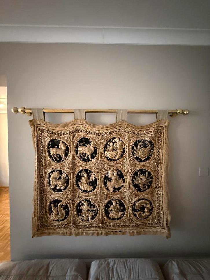 Kalaga Wandkleed Sterrenbeelden - Aziatisch Borduurwerk, Antiek en Kunst, Antiek | Kleden en Textiel, Ophalen