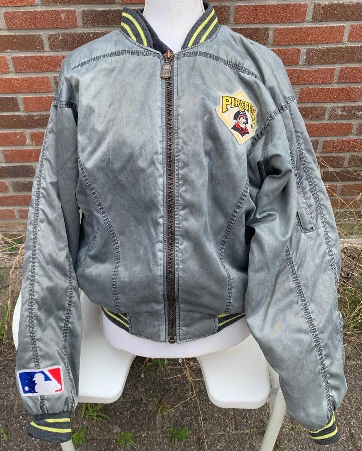 Honkbal jas Pitsburgh Pirates izgst maat M, Sport en Fitness, Honkbal en Softbal, Zo goed als nieuw, Kleding, Honkbal, Ophalen of Verzenden