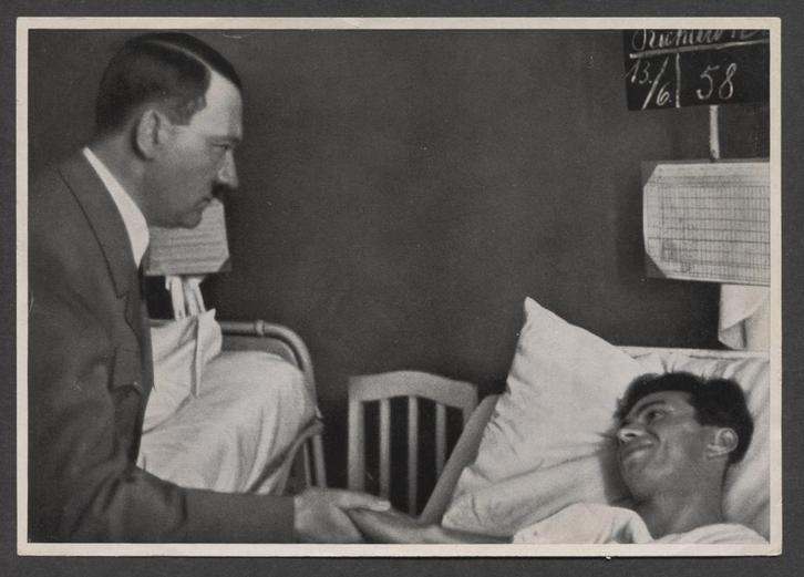 Besuch bei den Opfern von Reinsdorf.........Grote foto !, Verzamelen, Militaria | Tweede Wereldoorlog, Landmacht, Foto of Poster